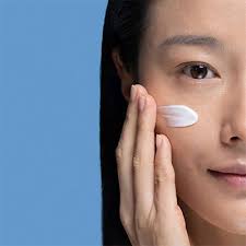 Choosing the Right Ingredients for Sensitive-Feeling Skin